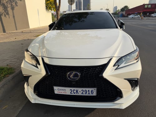 Lexus es300h year 2019 49000$