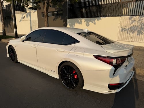 Lexus es300h year 2019 49000$