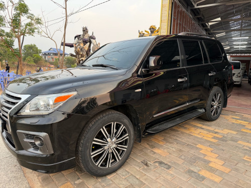 LX 570