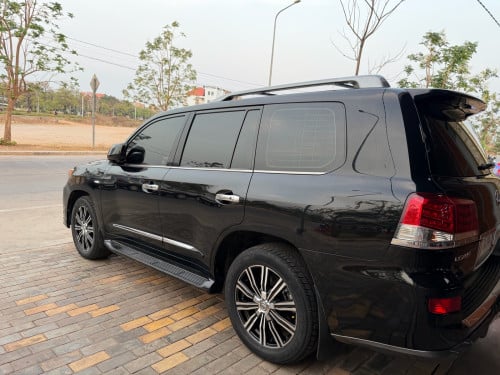 LX 570