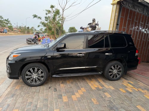 LX 570