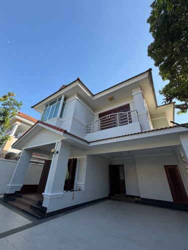 Single Villa for Rent In Tonle Bassac Few Minutes to Independent Monument