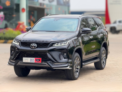 TOYOTA FORTUNER MODELLISTA 2025