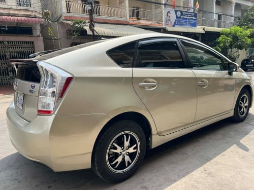 TOYOTA PRIUS ឆ្នាំ010 Option3