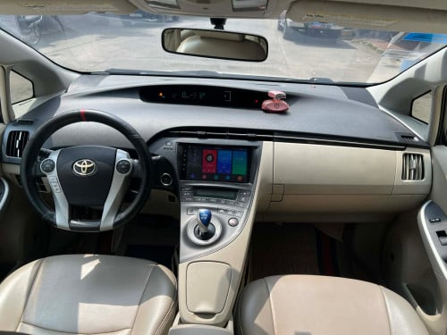 TOYOTA PRIUS ឆ្នាំ010 Option3