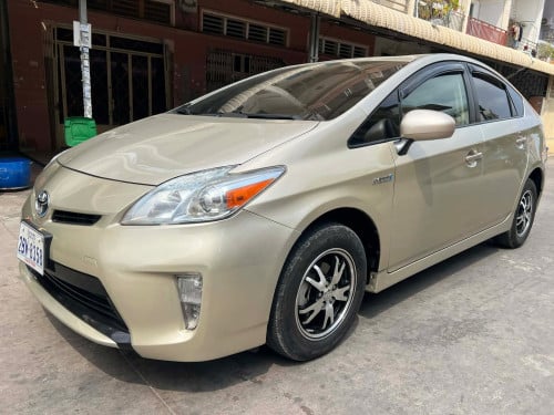 TOYOTA PRIUS ឆ្នាំ010 Option3