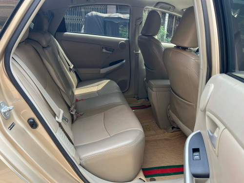 TOYOTA PRIUS ឆ្នាំ010 Option3