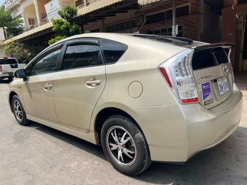 TOYOTA PRIUS ឆ្នាំ010 Option3