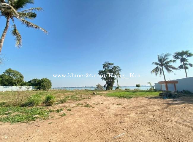 ដីជាប់ទន្លេ នៅជ្រោយចង្វារ