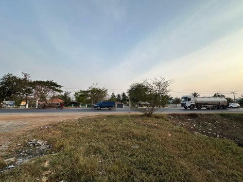 ដីផ្ទាល់ខ្លួនជាប់ផ្លូវជាតិលេខ៤ ទល់មុខសាលាឃុំមហាសាំង