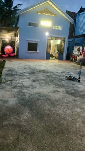ផ្ទះលក់ជិតសាលាប៉ូលីស