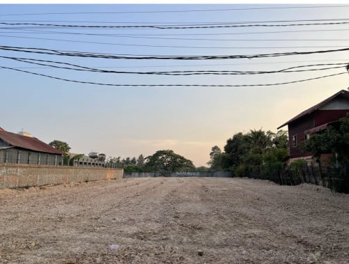 ដីលក់ជិតផ្សារក្រោម​