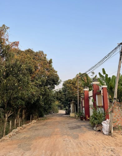 ដីលក់ជិតផ្សារក្រោម​