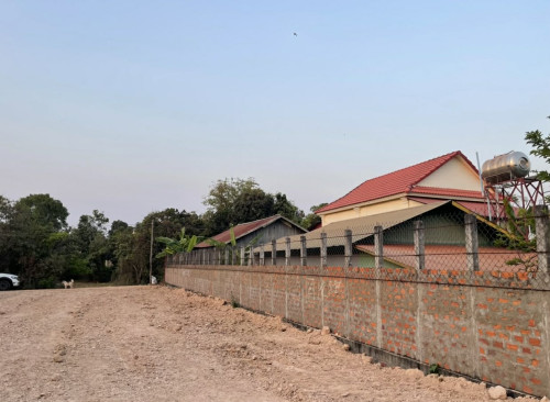 ដីលក់ជិតផ្សារក្រោម​