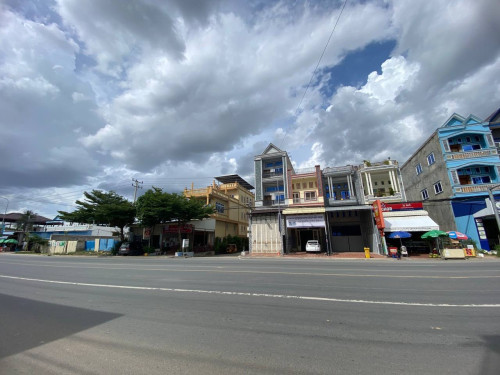 ផ្ទះលក់​ នៅតាខ្មៅ​ ផ្លូវជាតិលេខ២១
