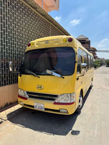 តន់ ពុធារ៉ា ឡានទេសចរណ៍ 25កៅអី សម្រាប់ជួល25ខេត្ត/ក្រុង