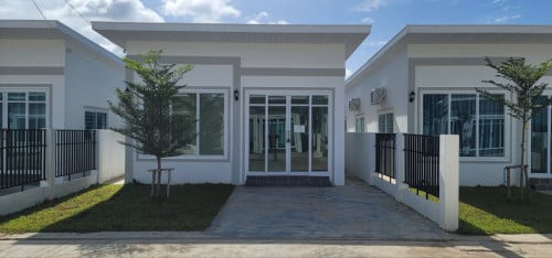 (តម្លៃចរចាចុះបានច្រើន) ផ្ទះសំរាប់លក់ KP ម៉នដានី29 ជាប់ផ្លូវជាតិលេខ៣ ជិះ2នាទី (ប្លង់រឹង) (Eng / 中文)