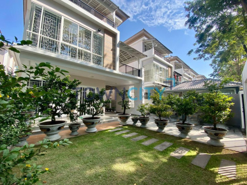 05 BR Villa Urgent Sale in Borey Peng Huoth