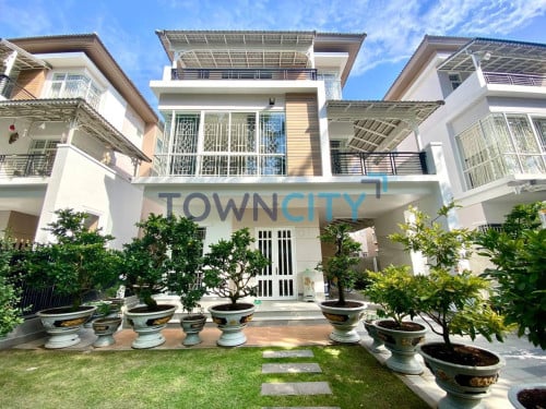 05 BR Villa Urgent Sale in Borey Peng Huoth