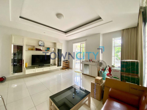 05 BR Villa Urgent Sale in Borey Peng Huoth