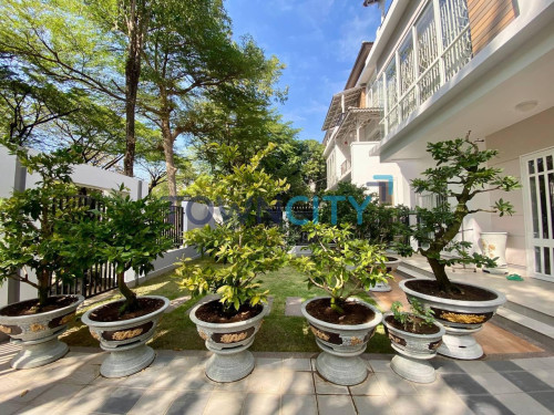 05 BR Villa Urgent Sale in Borey Peng Huoth