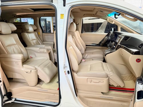 2015 Toyota Alphard (ឆ្វេងសុីន) អារ៉ាប់