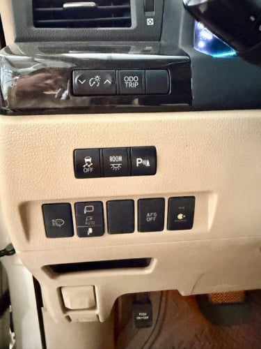 2015 Toyota Alphard (ឆ្វេងសុីន) អារ៉ាប់
