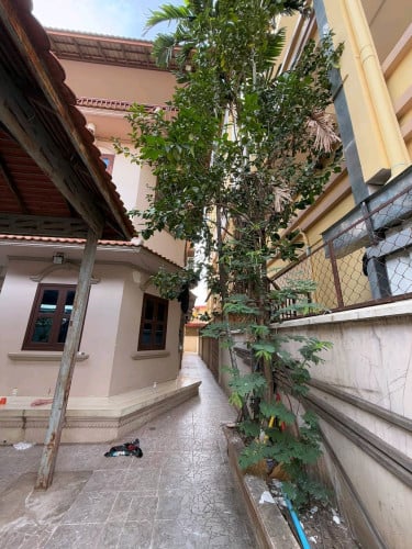 5 Bedrooms Villa available for rent in Boeng Tumpun Area
