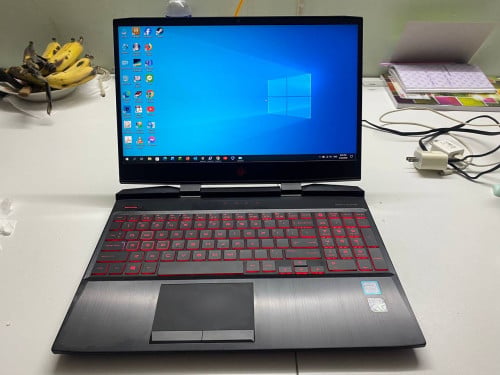Hp i7 8th ram8G ssd512G