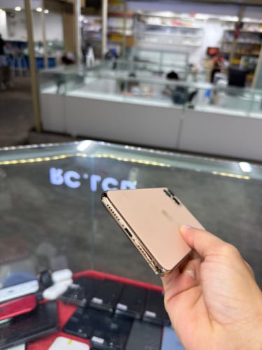 iPhone 11 Pro Max Gold ZA/A HD64GB Phone Condition 95% 🔋ដូរ100% , ដូរអេក្រង់GX