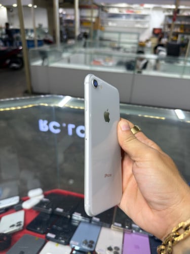 iPhone 8 white J/A HD64GB Phone Condition 97% 🔋ដូរ100% , ម៉ាស៊ីនសានុំ