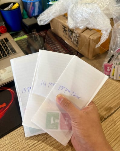 Screen protector អត់គែមខ្មៅ​ iphone x ដល់​ 17 pro max