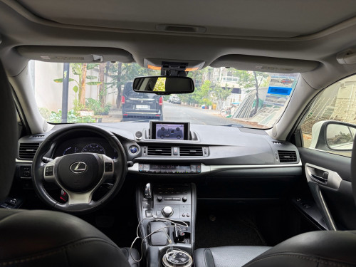 Lexus CT200h ជួល / Rent / 租车