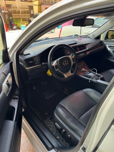 Lexus CT200h ជួល / Rent / 租车