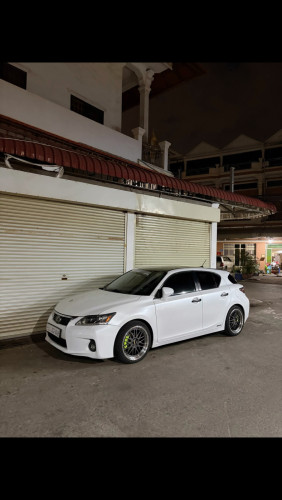 Lexus CT200h ជួល / Rent / 租车