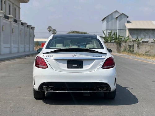 តម្លៃពិសេសMERCEDES BENZ C300Years: 2015Option: LuxuryColor: White
