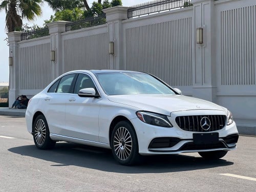 តម្លៃពិសេសMERCEDES BENZ C300Years: 2015Option: LuxuryColor: White