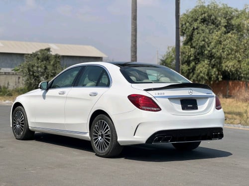 តម្លៃពិសេសMERCEDES BENZ C300Years: 2015Option: LuxuryColor: White