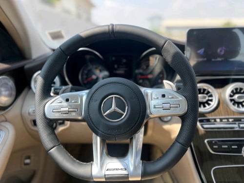 តម្លៃពិសេសMERCEDES BENZ C300Years: 2015Option: LuxuryColor: White