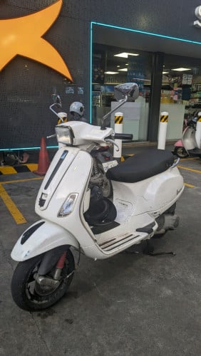 Vespa 125 នៅស្អាតស្រួលជិះ