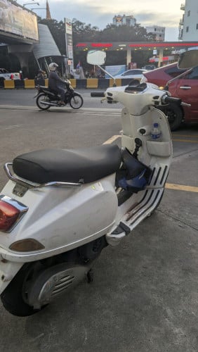 Vespa 125 នៅស្អាតស្រួលជិះ