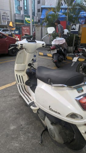 Vespa 125 នៅស្អាតស្រួលជិះ
