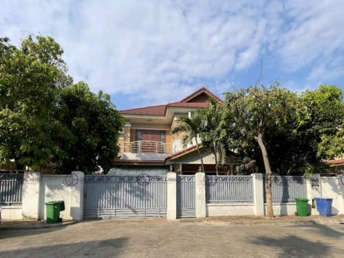 Villa for rent at Chamkar Mon -R389