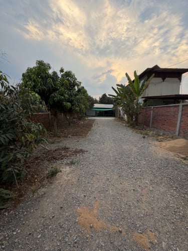 ដីភូមិលក់បន្ទាន់