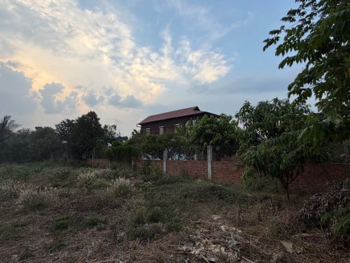 ដីភូមិលក់បន្ទាន់
