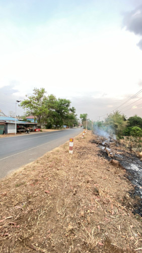 ដីជាប់ផ្លូវជាតិប្រជុំជនលក់បន្ទាន់ក្រោមទីផ្សារ40@mx270m