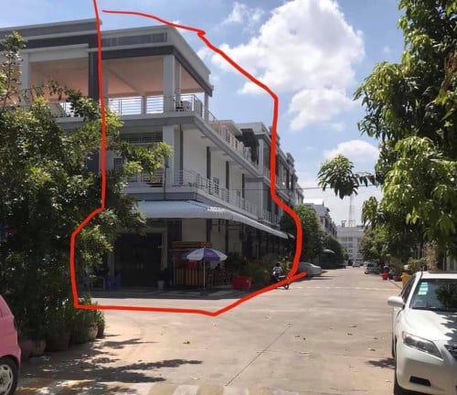 ផ្ទះកែង A e on 2 លក់បន្ទាន់