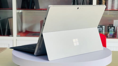 បញ្ចាក់ Not touch screen 🥳តែ $239ទេ បងៗ តម្លៃពិសេសជូន 🥳ល្បឿនលឿន Corei7🤫គុណភាពអេក្រង់ដិតច្បាស់ 3K✅