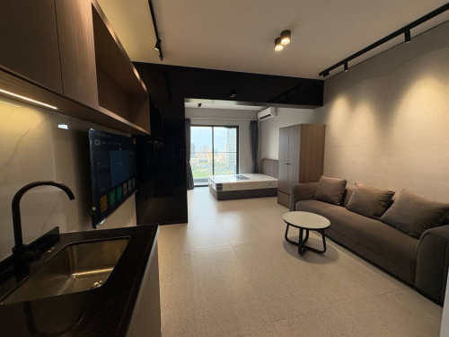 24th floor city view apartment!