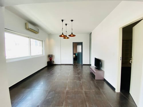3Bed Renovated Apartment In Sangkat Phsar Chas With Elevator